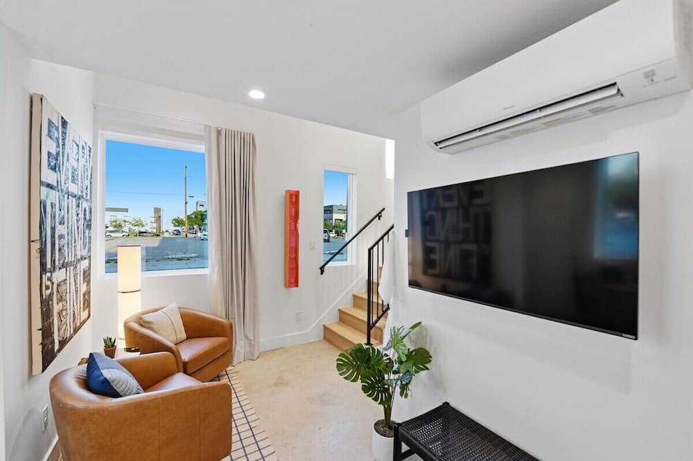Fort Worth House | Reserved parking | King Casita, near Downtown