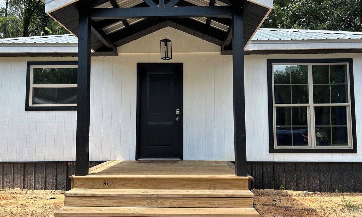 Brewton Cabin | Richburg Retreat - Tiny House on a Fishing Pond - near Brewton and Flomaton