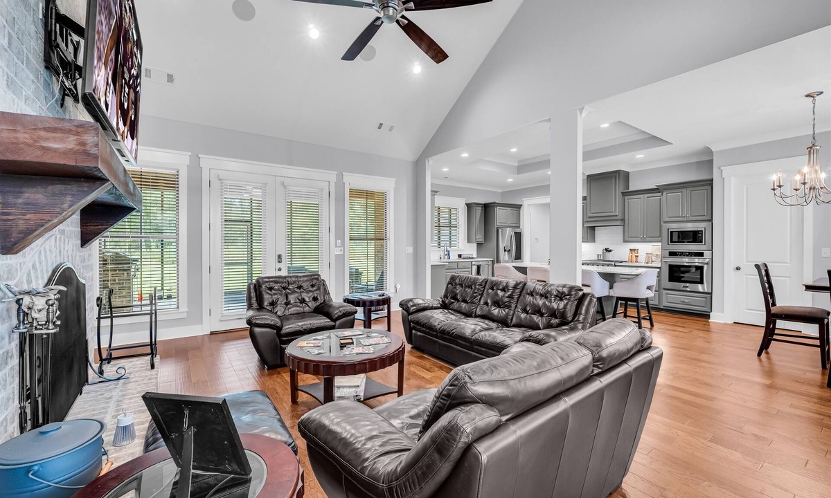 Mayhew House | Ridge's Way, Lakeside Sunsets and Fishing!