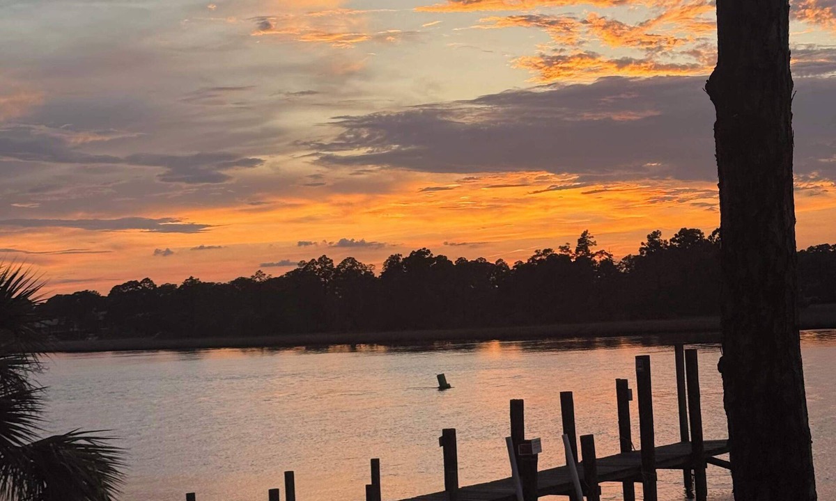 Carrabelle House | River Front -Boat Dock and Launch sleeps 14