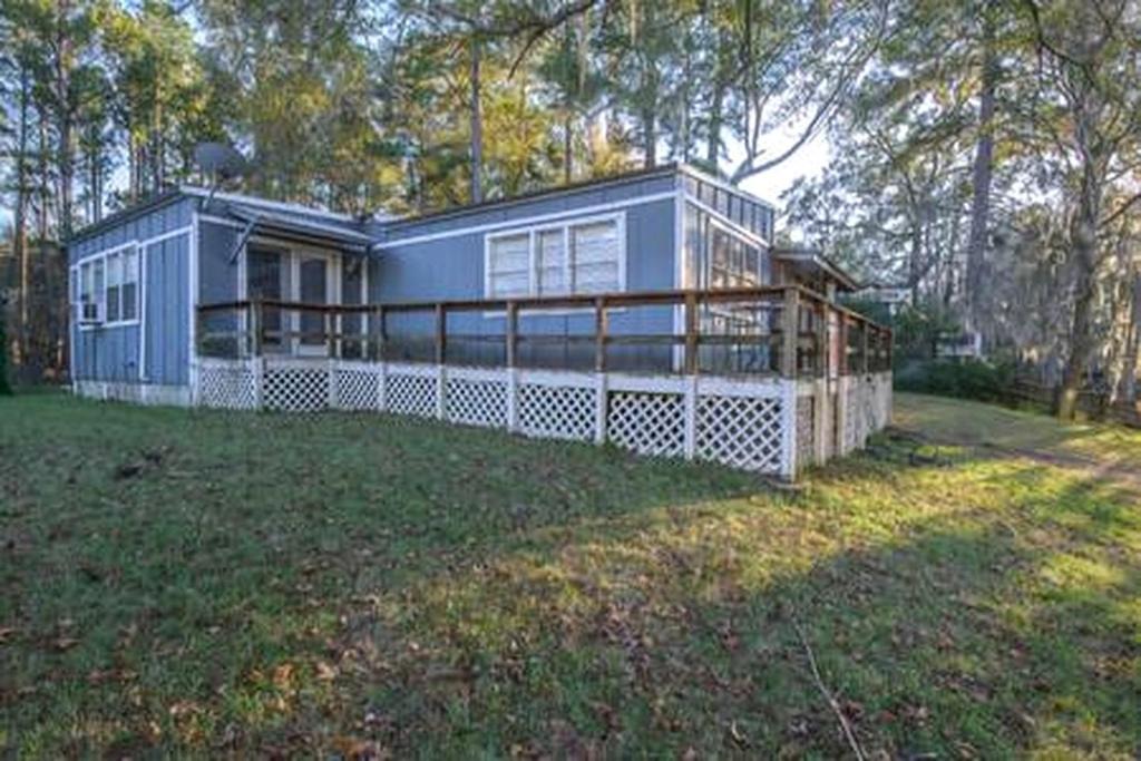 Karnack House | Riverfront Cottage with Fire Pit and Cozy Interior Perfect for Groups in Texas