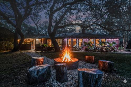 Damon House | Riverside country retreat with easy access to all that Houston has to offer