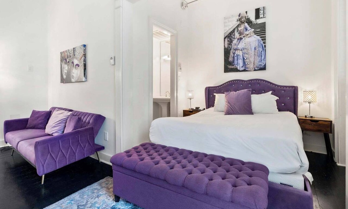 French Quarter Apartment | Roami at St Helene Chartres St with Balcony, Pool