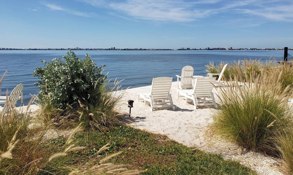 St. Petersburg - Clearwater Villa | Romantic Sea of Love Escape on the Bay with Beach Access
