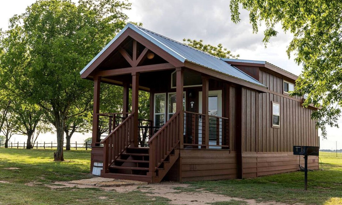 Satin Cabin | Rustic Elegance in Texas - Amazing Glamping Getaways in this Chilton Cabin Rental
