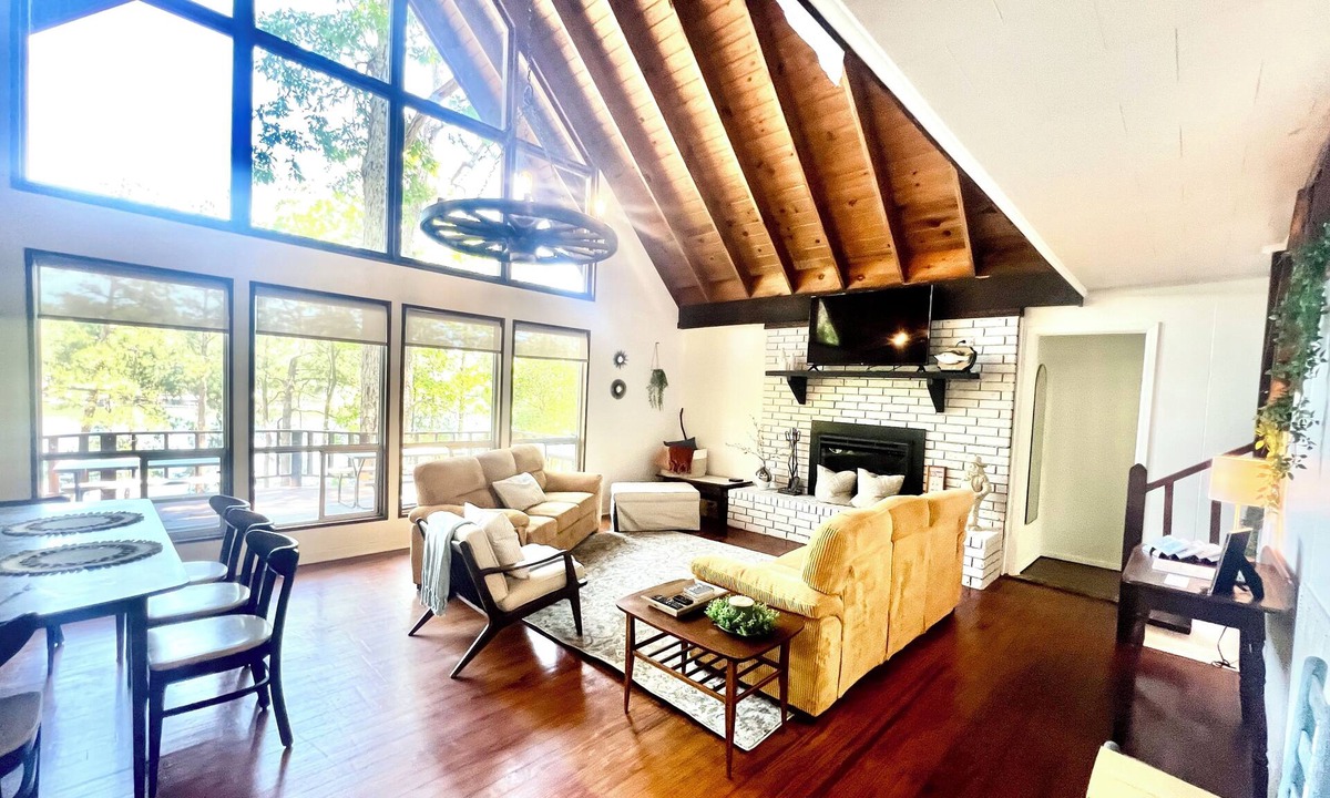 South Toledo Bend Cabin | Rustic Lakeside Fishing Camp South Toledo Bend -Skiers Cove- 3 bedrooms-Sleeps 8