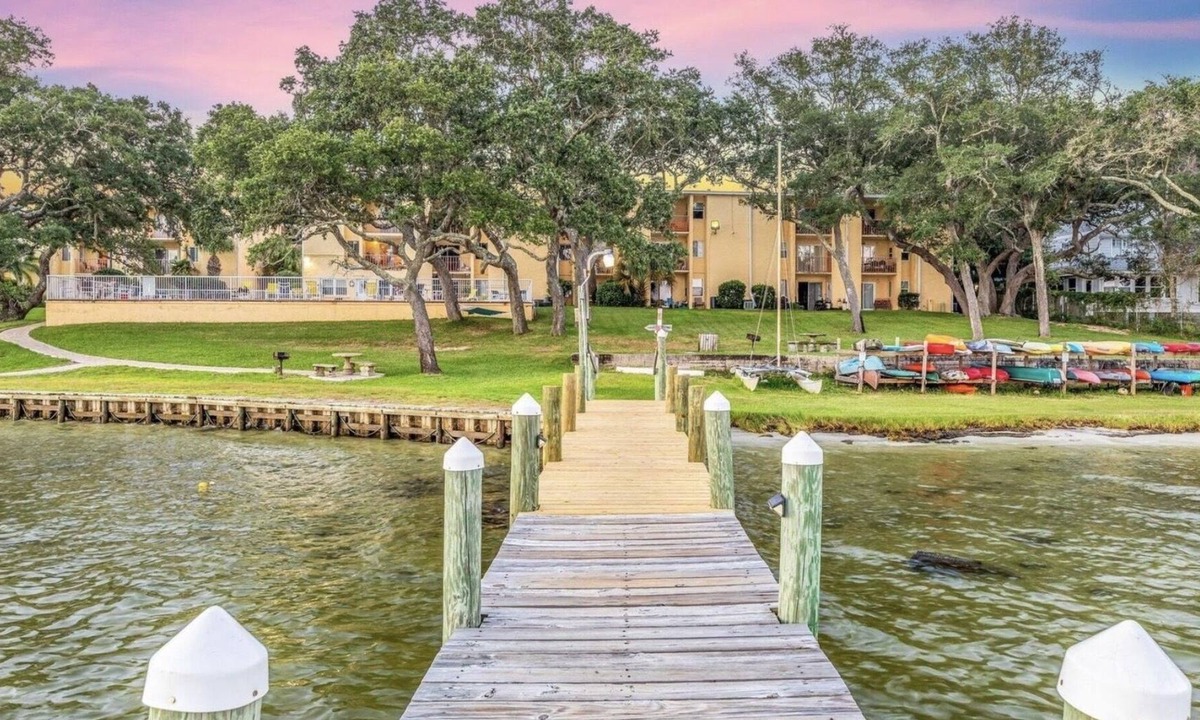 Mary Esther Condo | Salt Therapy on the Santa Rosa Sound ~ waterfront condo~ pool ~ fishing pier