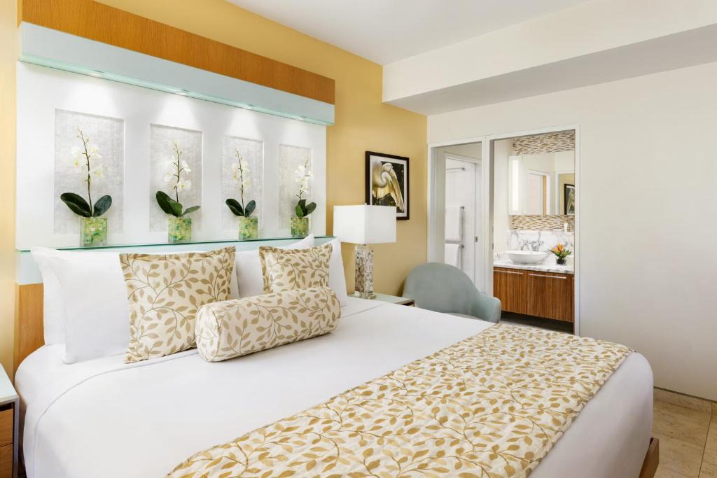 Uptown - Upper Duval Resort | Santa Maria Suites Resort