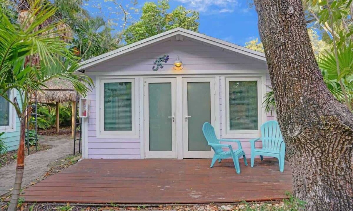 Sailboat Bend Apartment | Sapodilla Tropical Oasis 2BR Cottage w/Pool