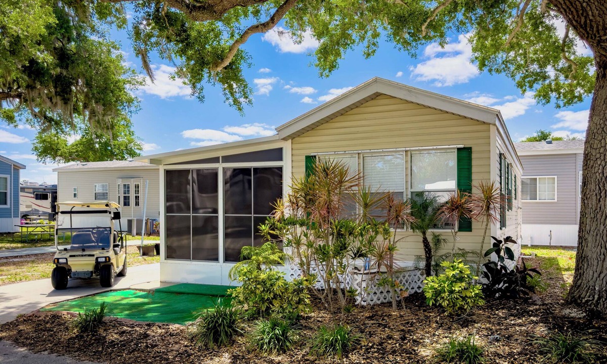 Braden River Cottage | Sarasota Resort Cottage · Heated Pools & Waterslide