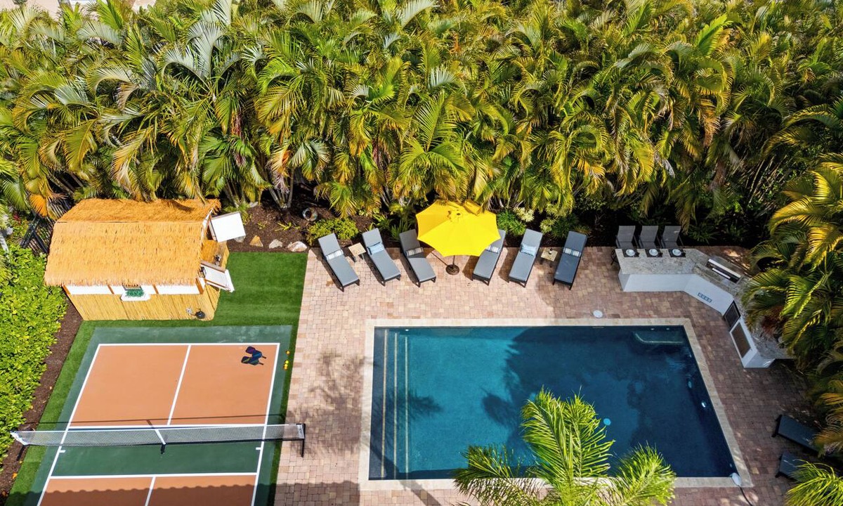 Whitfield House | Sarasota Retreat with Private Pool and Pickleball