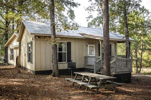 Zwolle House | Scenic Waterfront Cabin with Private Pond and Outdoor Amenities near Zwolle, Louisiana