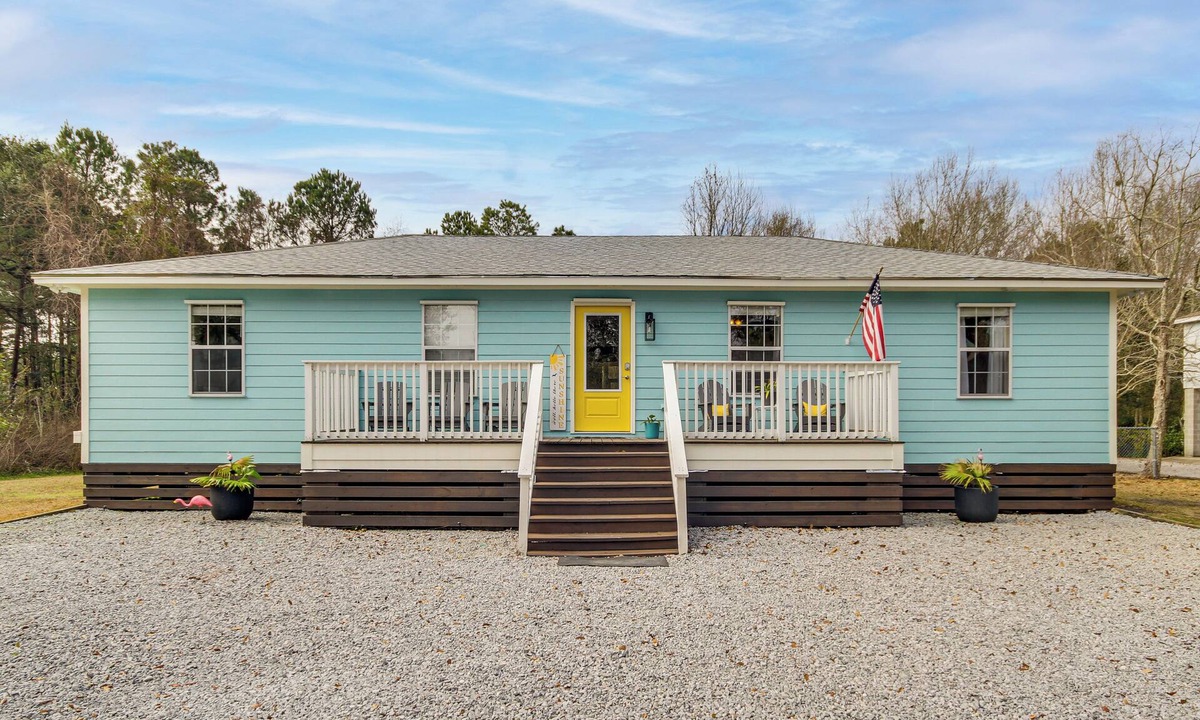 Waveland House | 'Sea La Vie' Coastal Getaway Steps from the Beach
