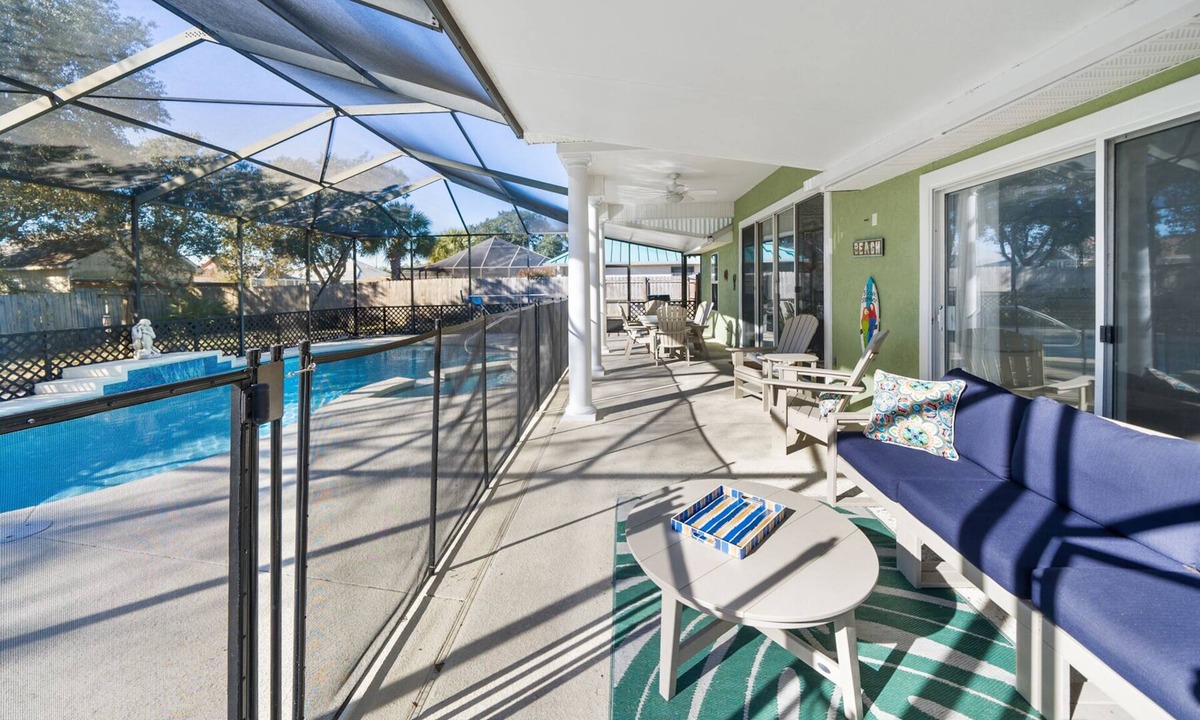 Fort Bay House | "Sea-renity" | Dog-Friendly | Private Pool | Close to the Beach