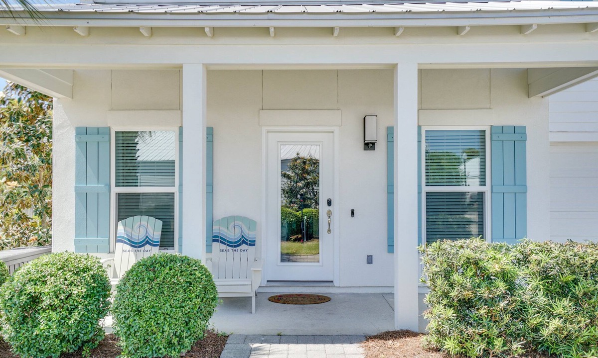 El Centro Beach House | Seabreeze -Walk to beach! Pet friendly!