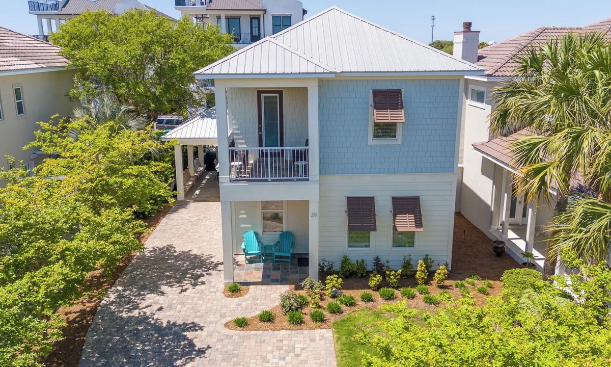 Emerald Waters Village House | Seas and Greetings, Walk to private Beach, Dog Friendly, 2 Community Pools