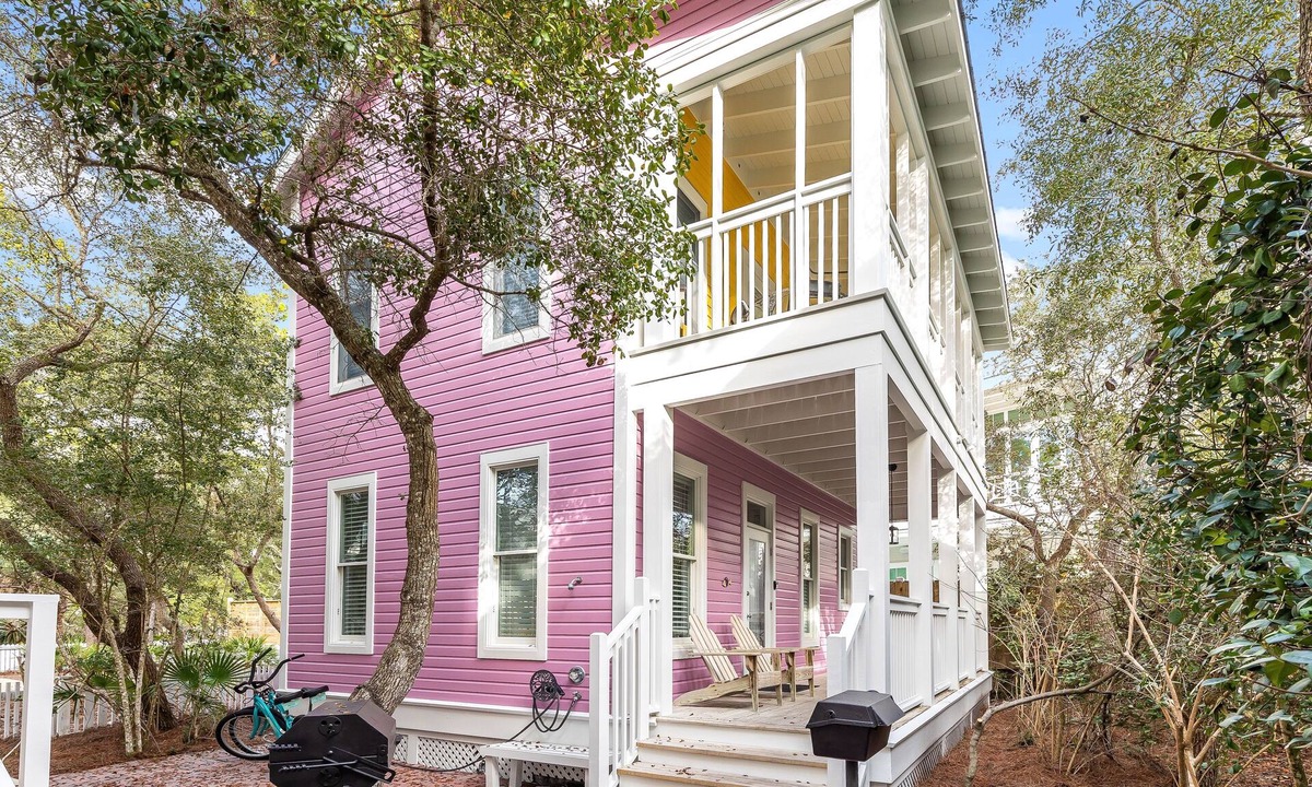 Seaside House | Seaside "Beach Tune" |1BR | 2 Full Baths | Sleeps 4 | King bed | 2 Bikes!