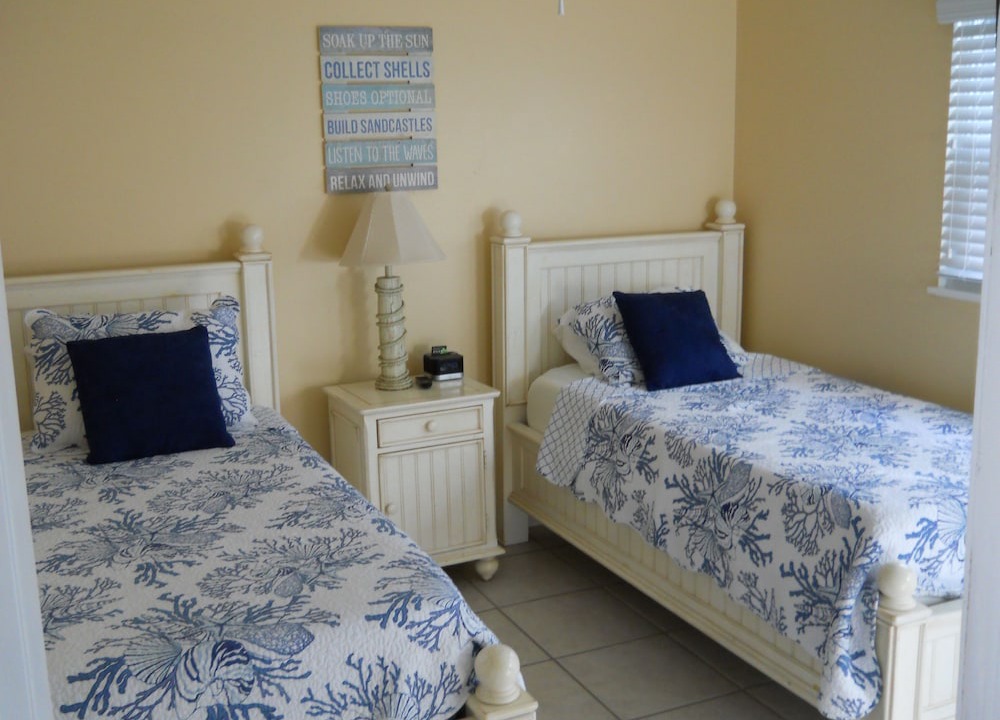 Holmes Beach Condo | Seaside Bungalow - Beautiful Gulf of Mexico beach and heated pool