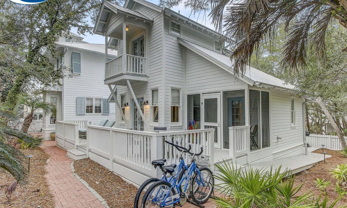 Seaside House | Seaside Cottage "SEA SHACK" * Adorable Tupelo Street, * Sleeps 4 *