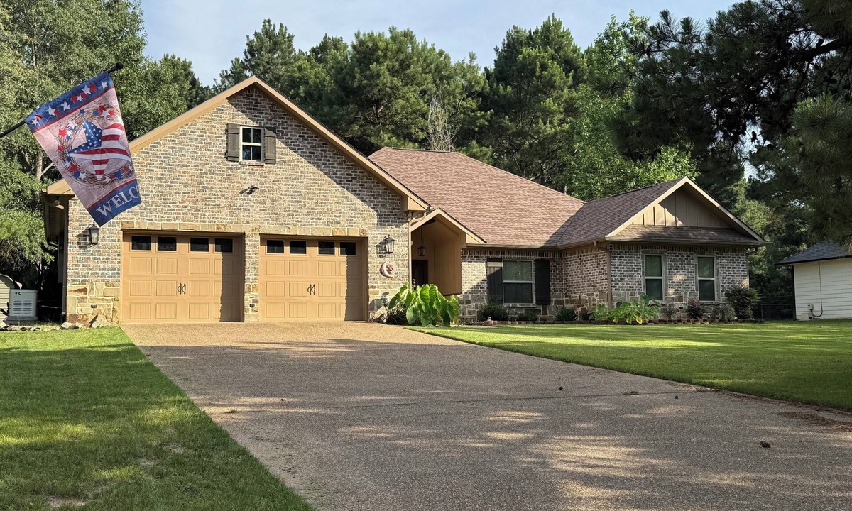 Holly Lake Ranch House | SECaT Retreat: Secluded 3-bedroom house in welcoming Holly Lake Ranch with AC