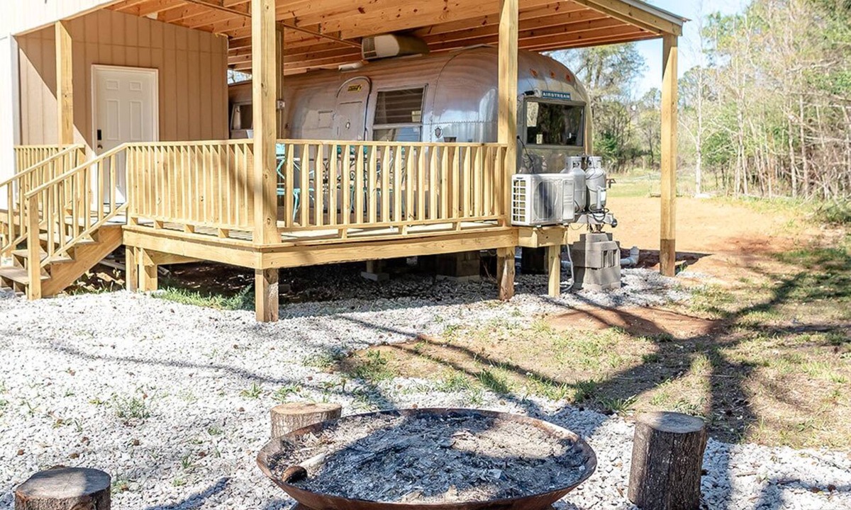 Selma House | Secluded airstream w/river and bridge views, large deck, & tiny house