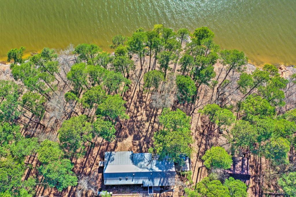Avinger House | Secluded Avinger Home w/Lake Access!