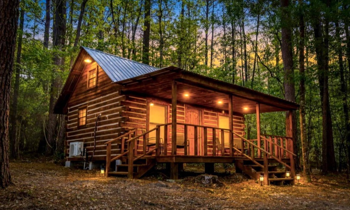 Livingston Cabin | Secluded Cabin Retreat Near Big Thicket & Naskila Casino in Livingston, Texas