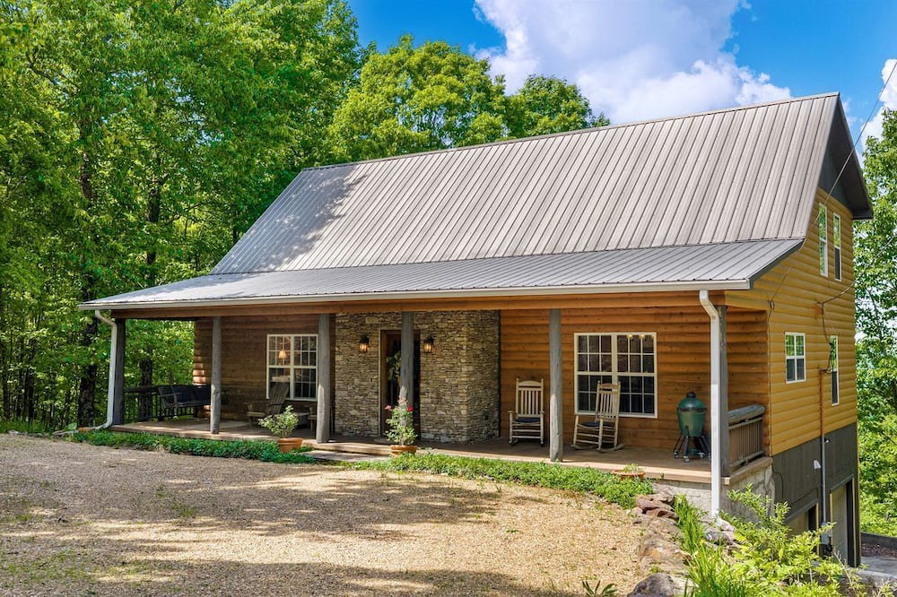 Fort Payne Cabin | Secluded Cabin with Firepit, Swing Bed & Views Retreat in Fort Payne, Alabama