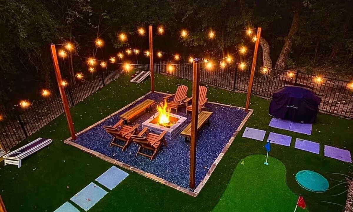Pottsboro Cabin | Secluded Lake Retreat Hot Tub, Fire Pit, Golf Cart + Mini Golf