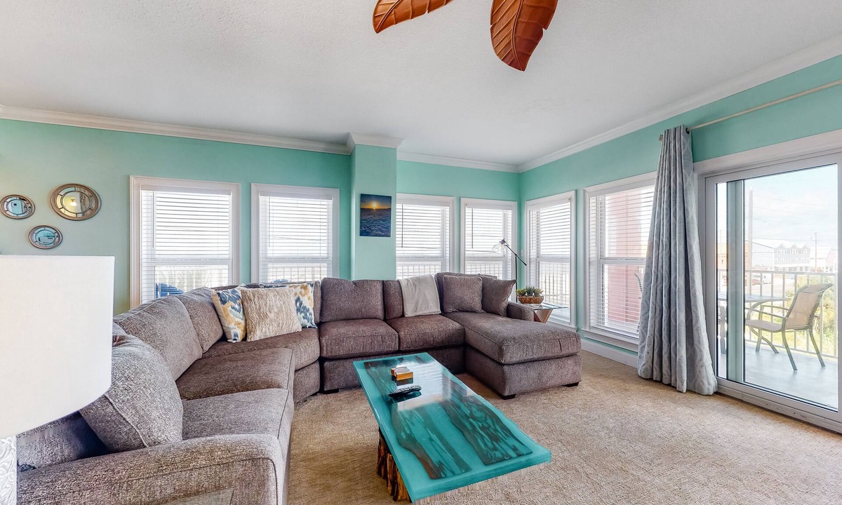 Mexico Beach Condo | Second Floor Condo a/Ocean View, Shared Pool & Hot Tub, High-Speed WiFi, & W/D
