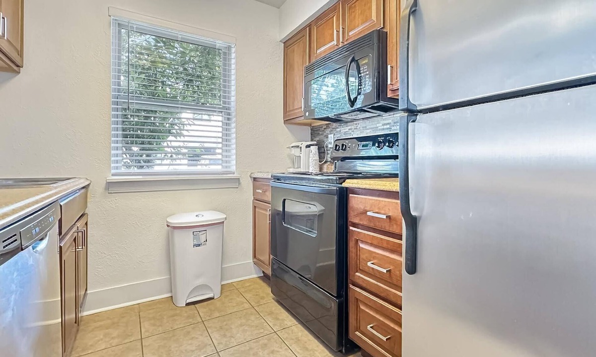 Metairie Apartment | Serene 2-bedroom corporate apartment with AC in Metairie Prime location