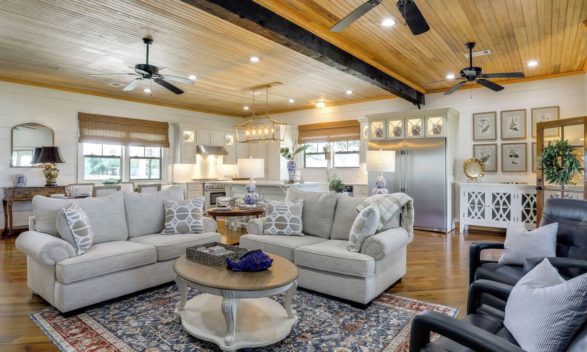 Ventress House | Serene Lake-View Oasis & River Retreat