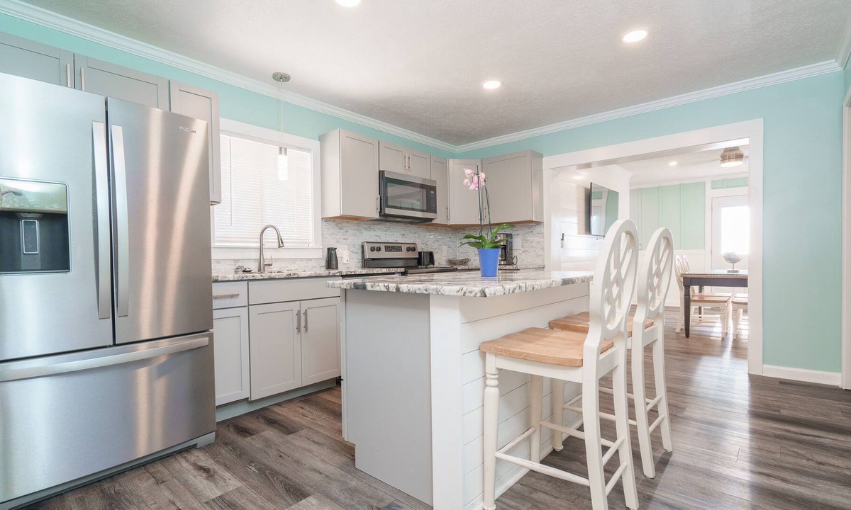 Crescent Beach House | Serenity at Sunset | Winter Rates