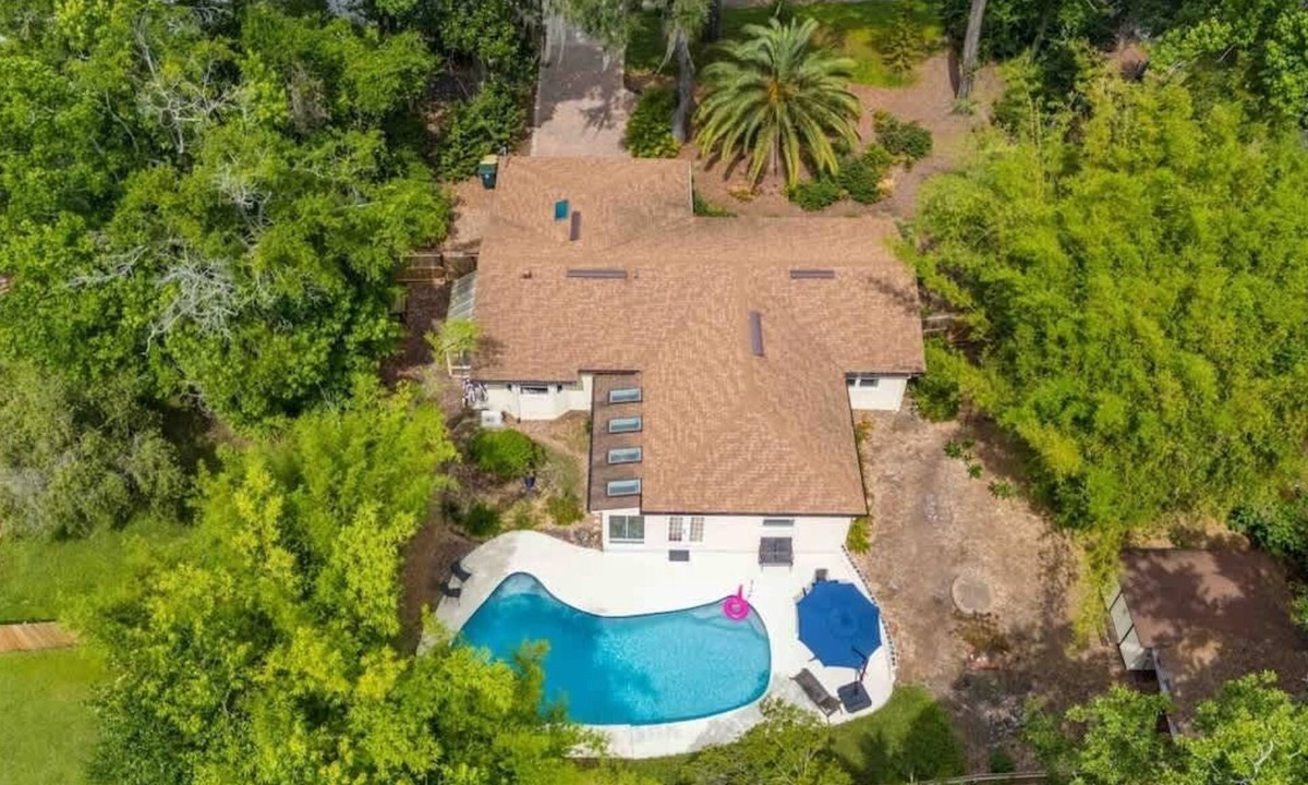 Southside House | Sherylee's Poolside Retreat - Team Joseph Ellen