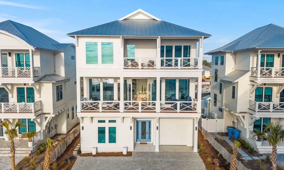 Biltmore Beach House | Shimmering Pearl | Amazing Beach Views| Heated Private Pool | Restaurants and attractions nearby