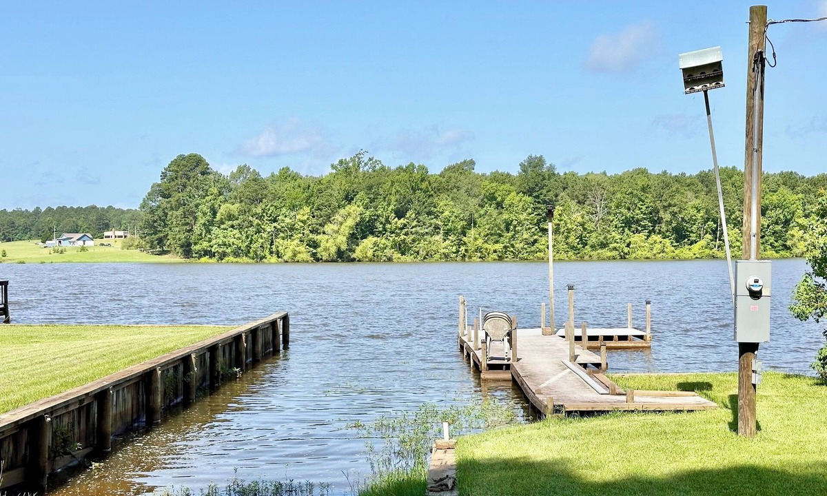 Negreet Cabin | Shirley's Place- Cozy Waterfront Lake Cabin with Dock & Boat Launch.