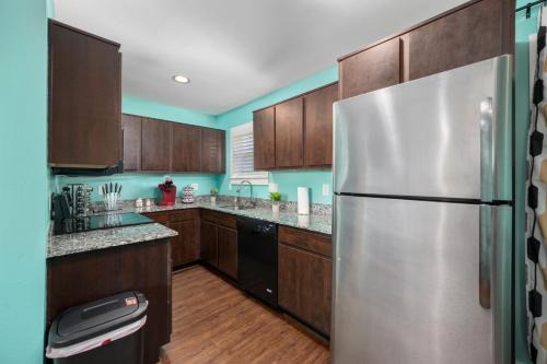 Braeswood Place Apartment | Sleek 1BR Apt with Free Park Near NRG, Med Center & UH