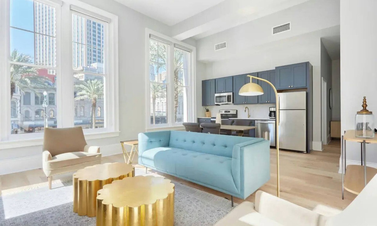 French Quarter Hotel | Sleeps 26 | Entire Floor, Steps to French Quarter | The Harlequin by AvantStay