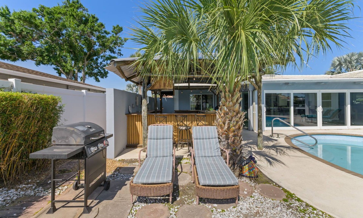 Dana Shores House | Sleeps 8! Tiki Bar~Pool~Hot Tub~Fire Pit