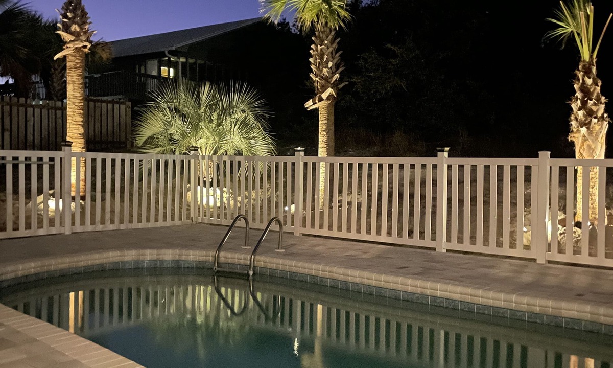 East End House | SLEEPS 8, VIEWS , 2 KING MASTERS, DOG FRIENDLY, PRIVATE POOL