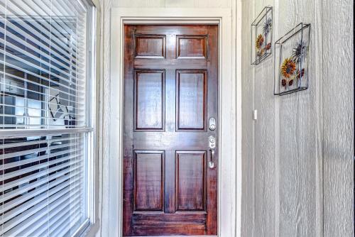 Northeast Houston House | Sleeps 8 w Parking Fern Valley Retreat