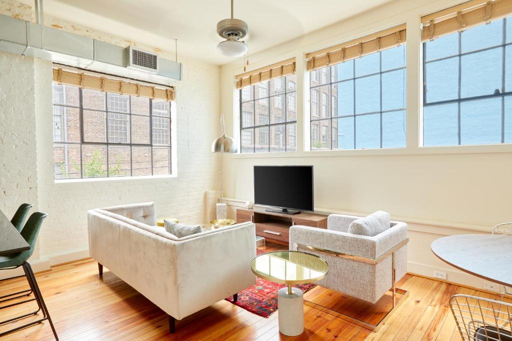 Arts/Warehouse District Apartment | Sonder at Constance Lofts