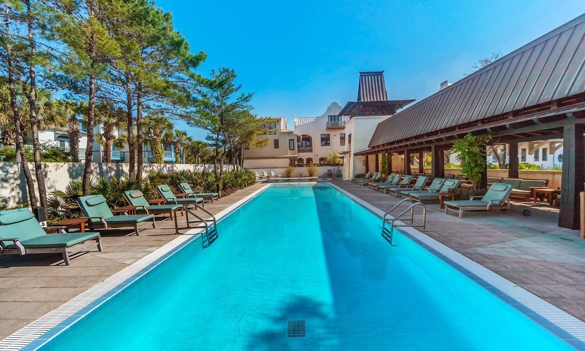 Rosemary Beach Cottage | Sophisticated Charm- Quiet and Relaxing Ambience-2 Bikes