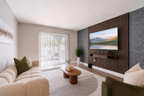 Beach Park Apartment | South Tampa Oasis Pool Gym & King Suites