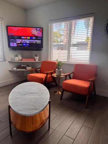 North Hyde Park House | South Tampa Pet Friendly Home with Office & Yard