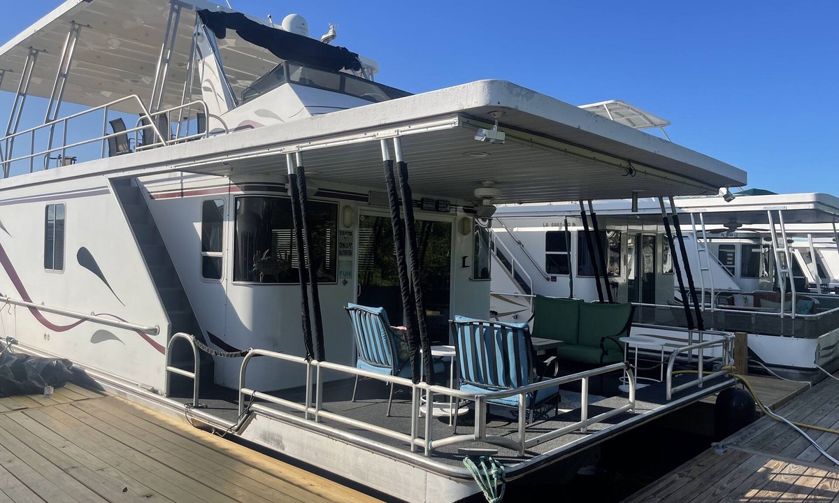 Key West Boat Rental | Southern Bell is a Beautiful Houseboat cozy and relaxing.