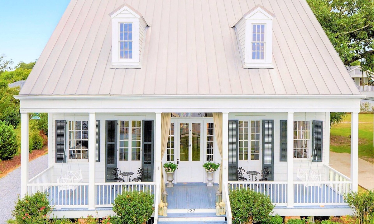Old Town House | Southern Charm on the Coast. Sleeps 14