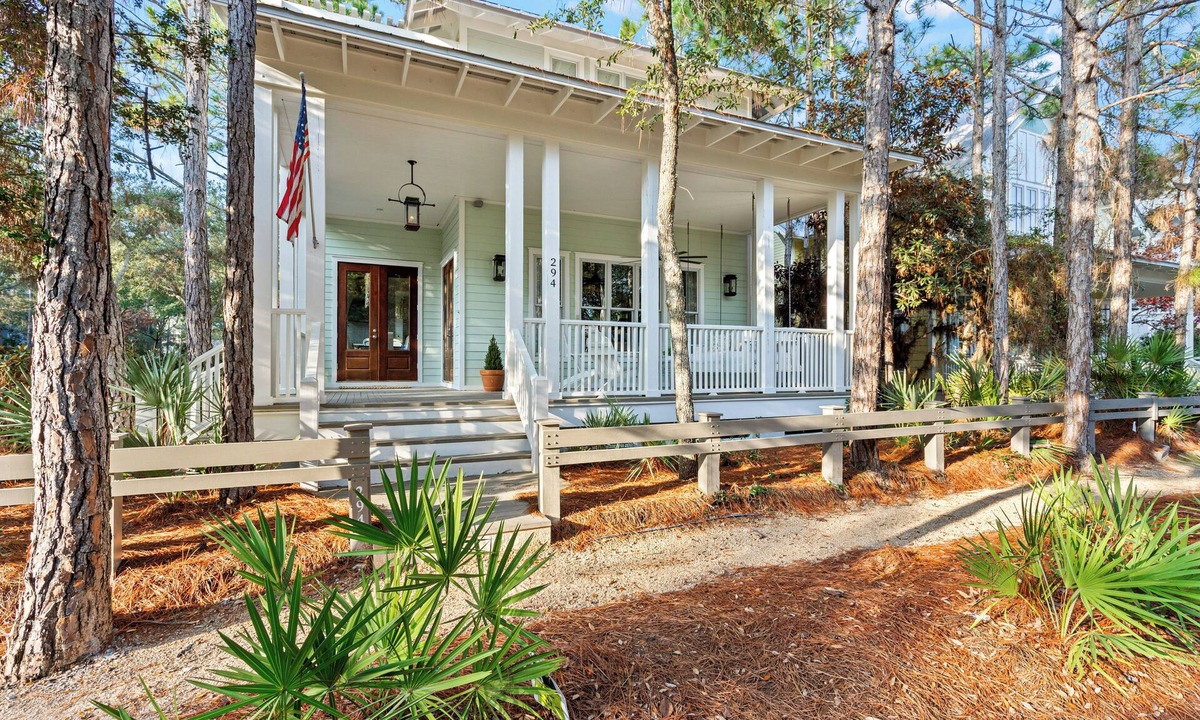 Watercolor House | Southern Grace - 4bd Luxury Home | Golf Cart, Bikes, Walk to Beach Club