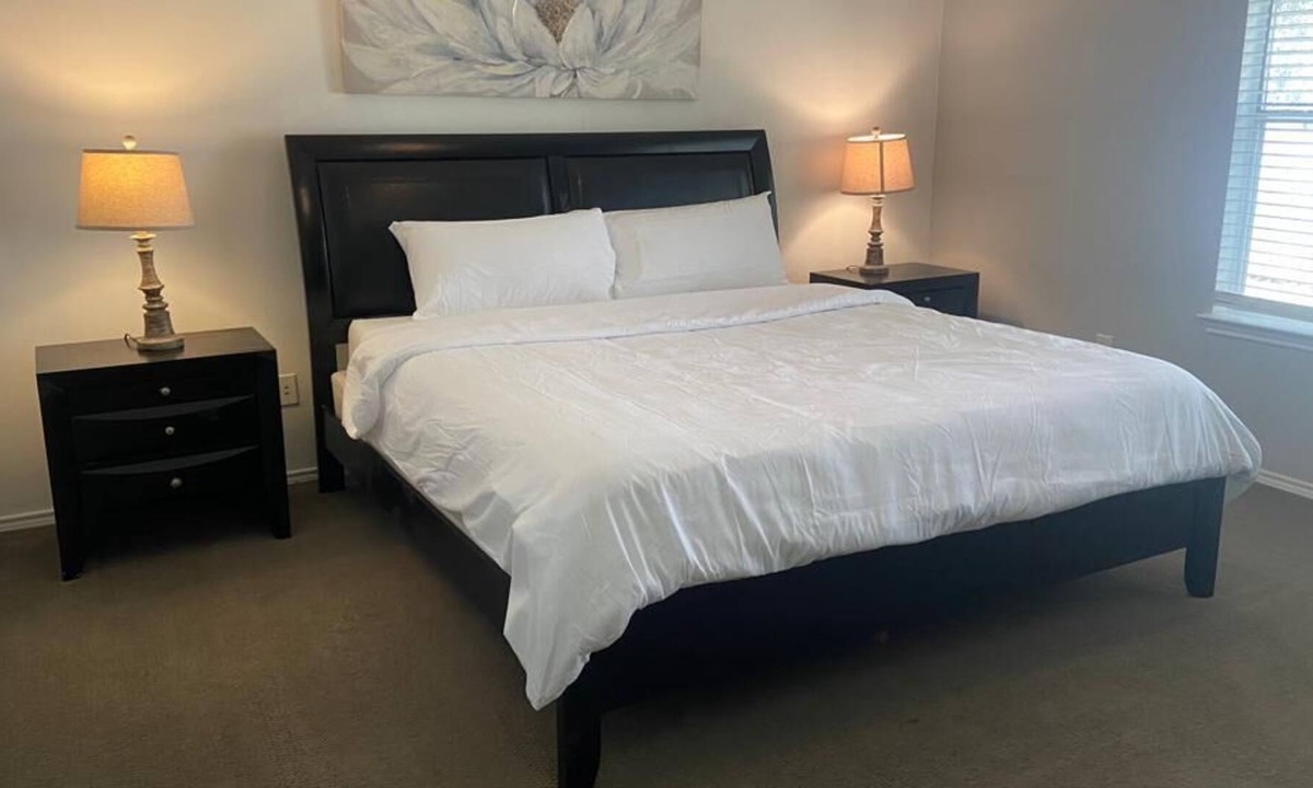 College Park House | Spacious 3 bed/2 bath House in The Woodlands, TX