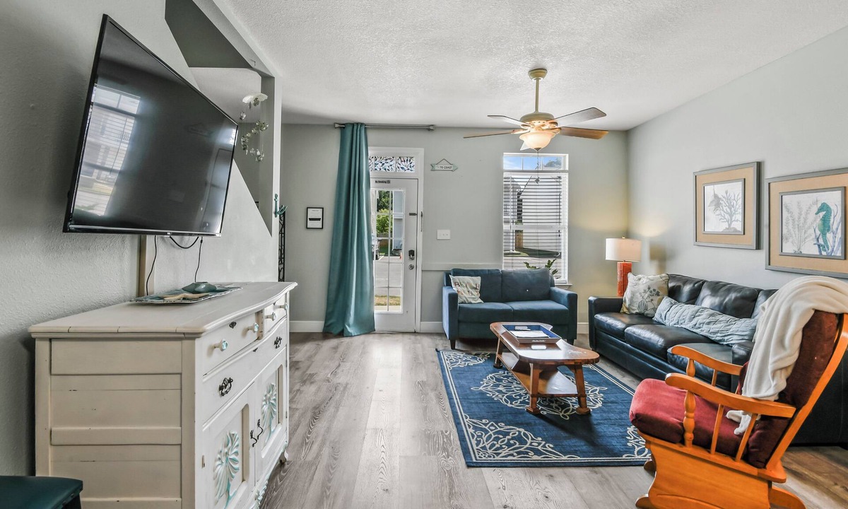 Gulfport House | Spacious 3-Bed/3-Bath Townhome 1111 Sleeps 8 Perfect for Families & Friends!